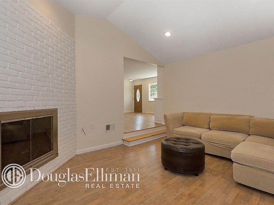 1st image of 222 Loop Dr
