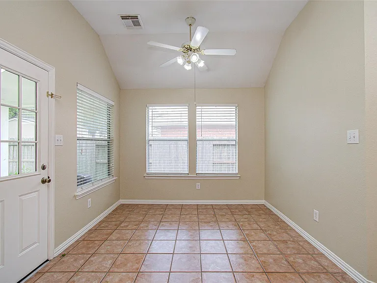 18223 Heathridge Ln — Photo 25