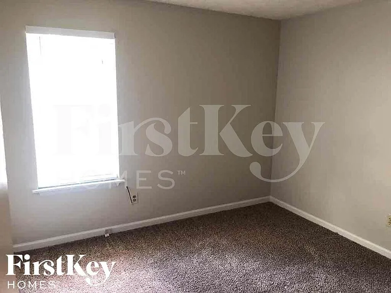 5457 Biffle Ct — Photo 12