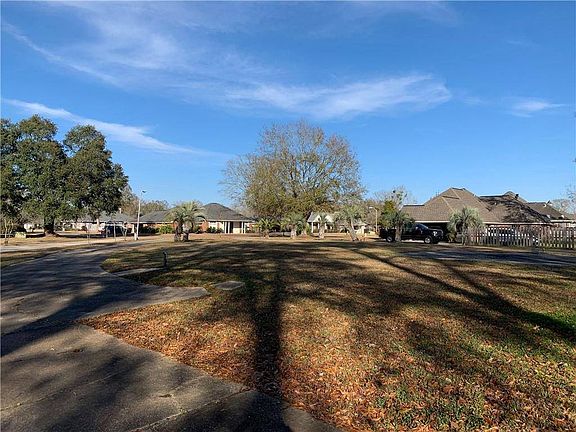 5th image of 18044 Bradford Dr