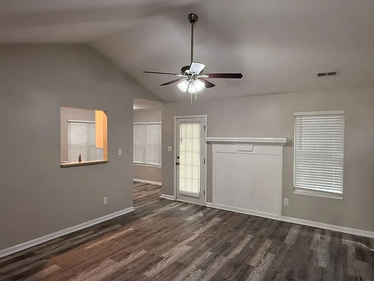 6617 Cedar Cliff Dr — Photo 2