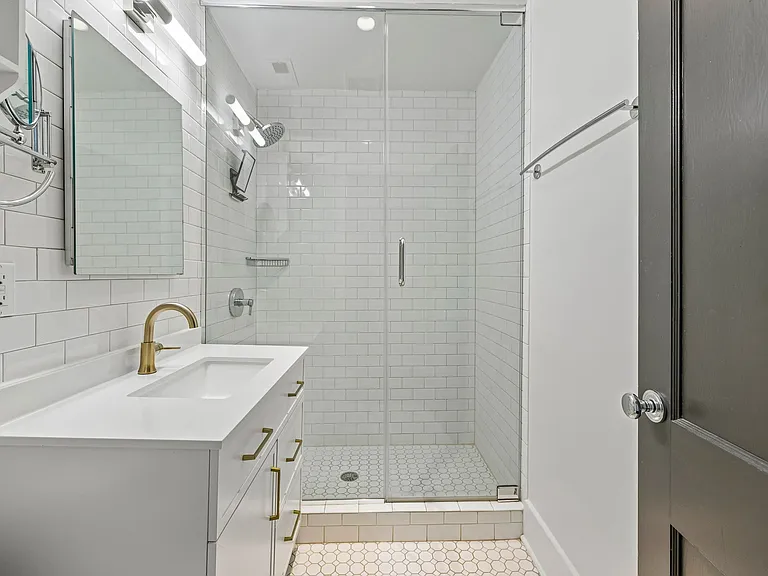 943 Russell St #D — Photo 10