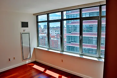 Rented by R New York