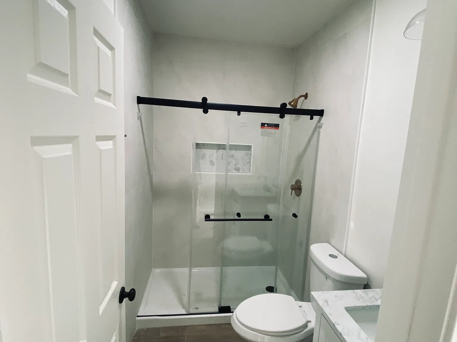 1 bed, 400 sqft, $1,200 — Photo 3