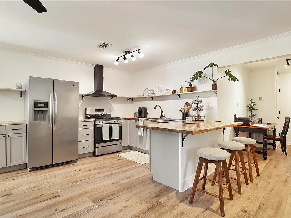 14 Summit Dr #B