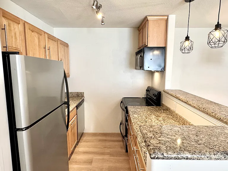 2345 N Clay St #7 — Photo 5