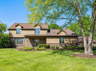 4S036 Hazelcrest Dr, Sugar Grove, IL 60554