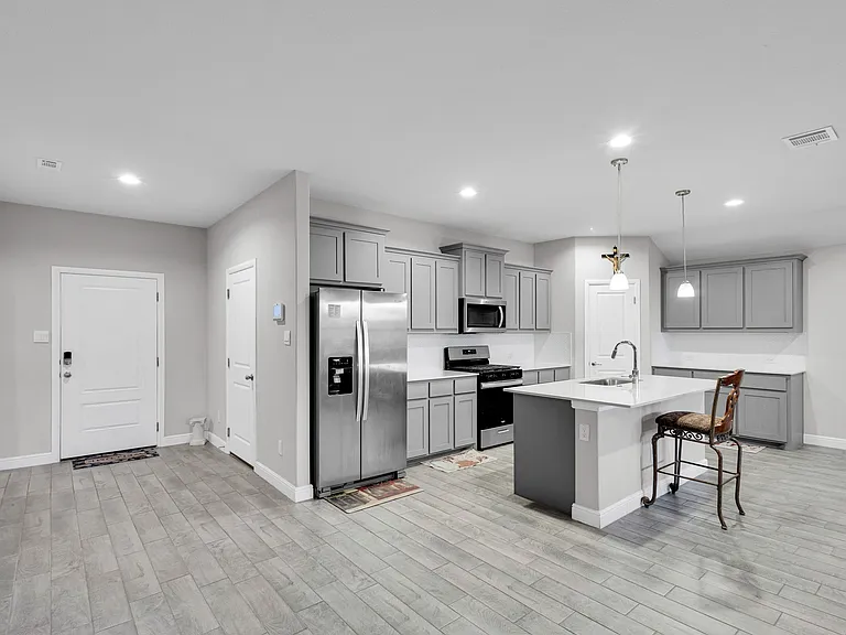 1221 Rolling Meadows Dr — Photo 11