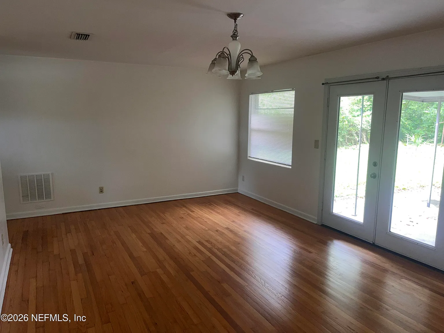 4 bed, 2.0 bath, 1370 sqft, $1,700 — Photo 4