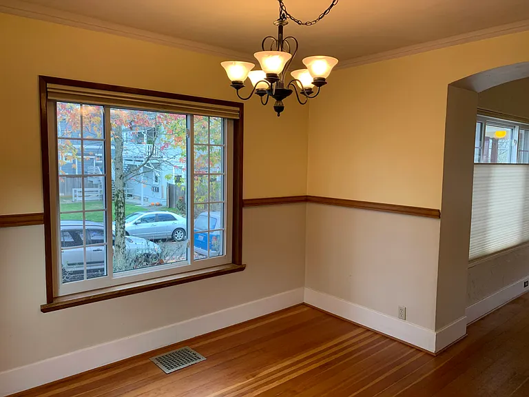 4207 SW Walker St — Photo 3