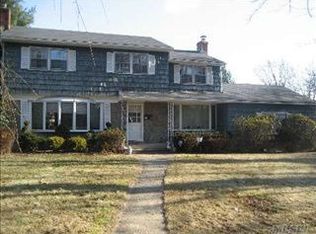 7 Larkspur Dr, Smithtown, NY 11787