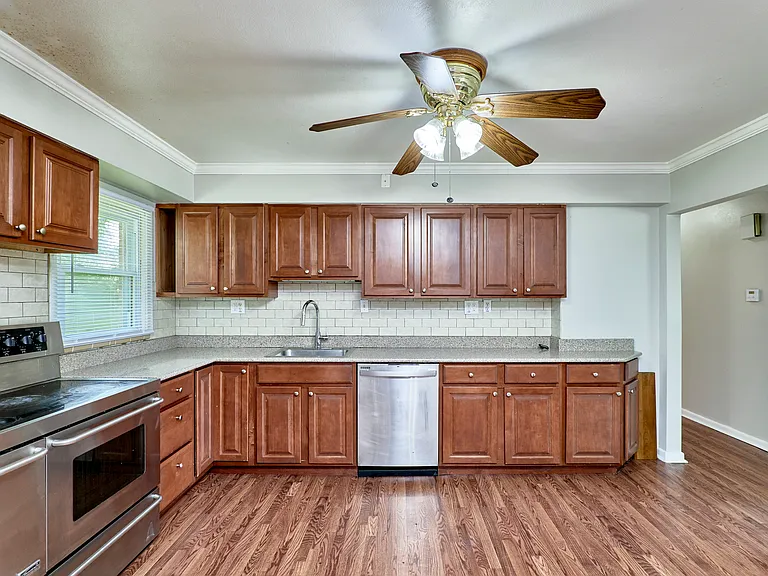 10900 Saint Boniface Ln — Photo 8