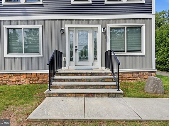 3rd image of 1633 Reed Rd