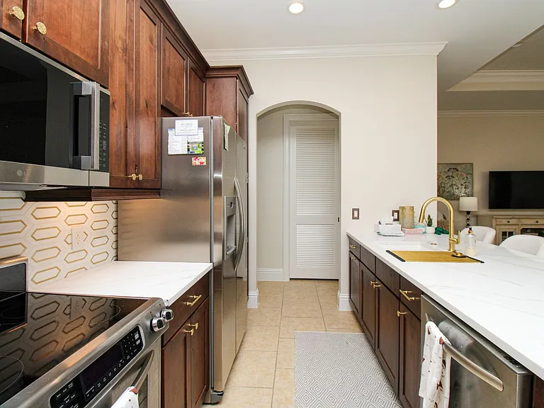 8000 Cordoba Pl — Photo 33