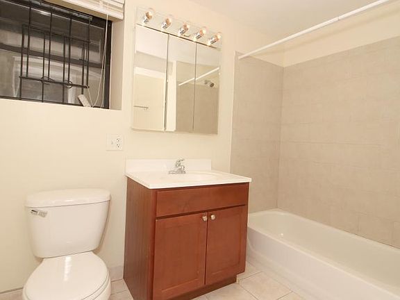 2nd image of 3820 N Sheffield Ave #3820_ONE