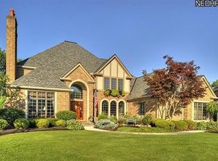 2204 Lands End Ln, Westlake, OH