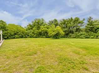 5 Twilight Ct, Melville, NY 11747