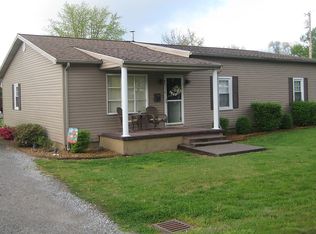 607 Smith St, Carmi, IL 62821