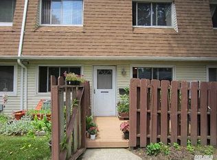 58 Storm Dr, Holtsville, NY 11742