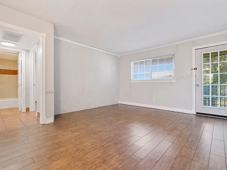 1207 W Wall St — Photo 7