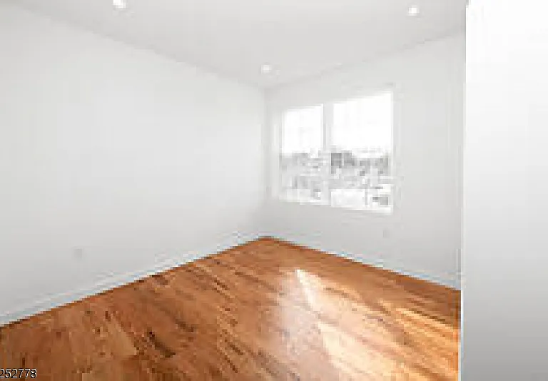125 Broughton Ave #1 — Photo 12