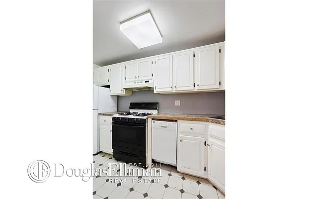 Rented by Douglas Elliman | media 22