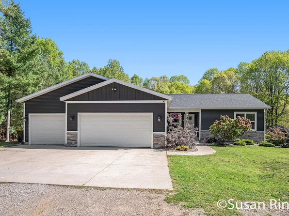 10960 Hooligan Ln NE, Rockford, MI 49341