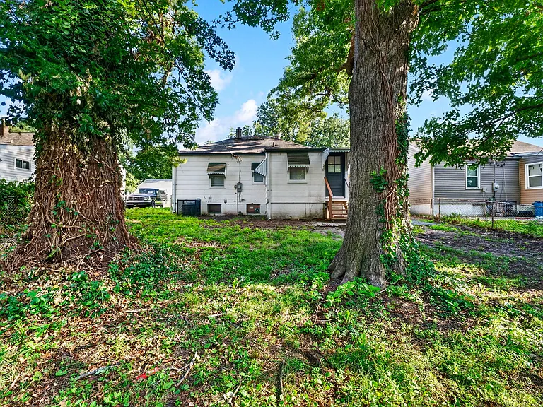 8033 Busiek Ave — Photo 5