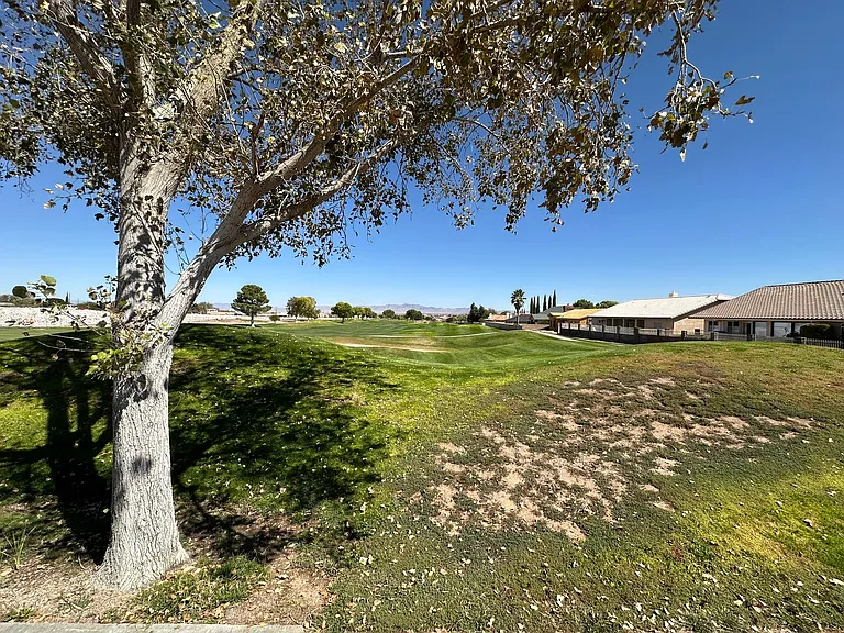 660 Country Club Dr — Photo 43
