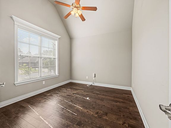 3rd image of 702 SE Eaton St