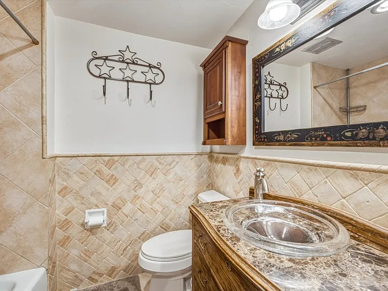2586 Davos Trl — Photo 10