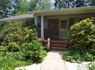 8 Delaware Ter, Asheville, NC 28806
