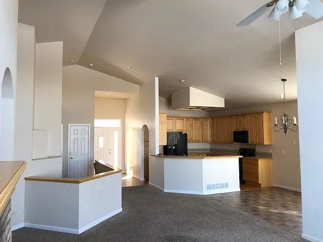 1922 Hillside Pl — Photo 2