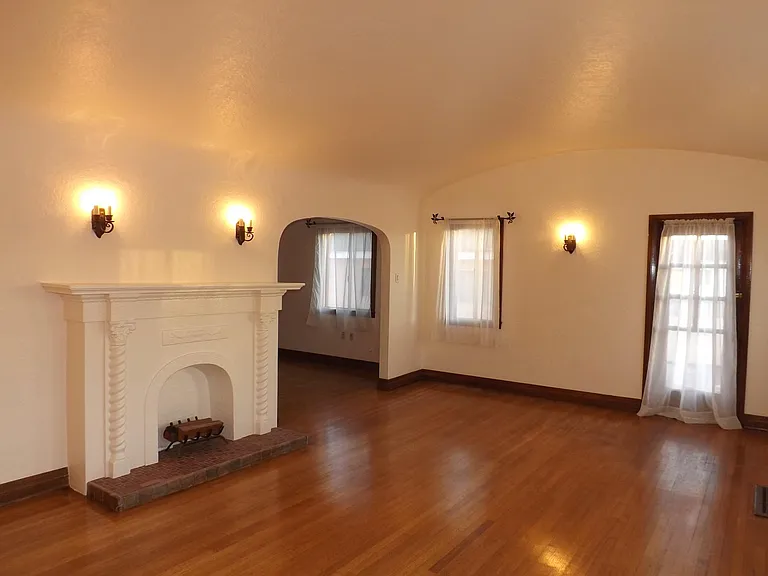 762 Orizaba Ave — Photo 3