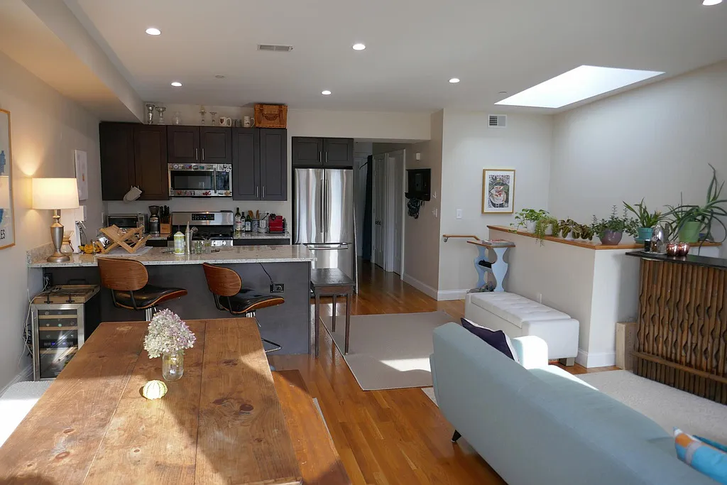 2 bed, 1.0 bath, 900 sqft, $4,250 — Photo 2