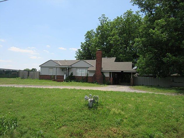 2nd image of 2101 N Eagle Ln