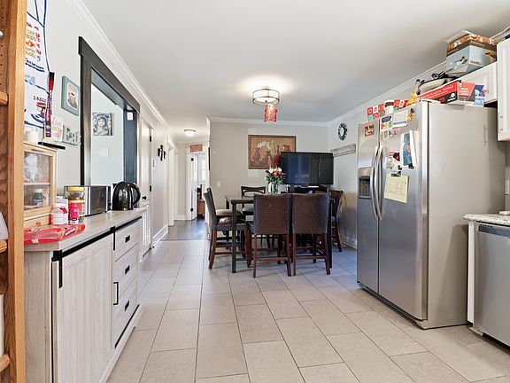 4th image of 886 Reeves Rd