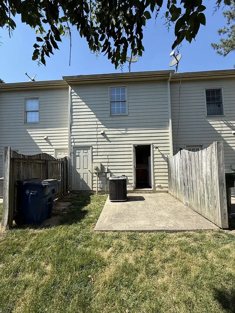 Building Photo - 2905 Faversham Pl