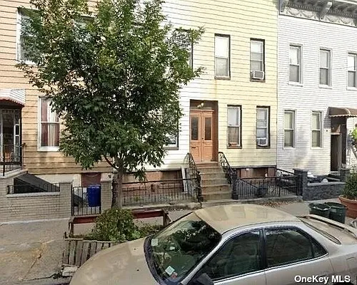 Rented by Carollo Real Estate | media 9