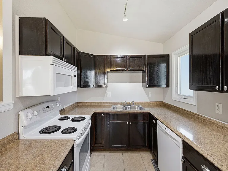 2333 W 25th Street Rd — Photo 8