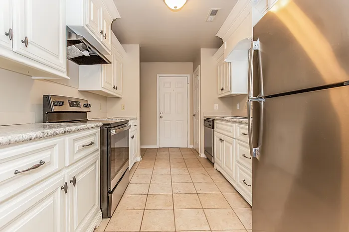 3 bed, 2.0 bath, 1270 sqft, $1,570 — Photo 4