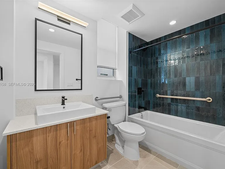 650 SW 1st St #206 — Photo 8