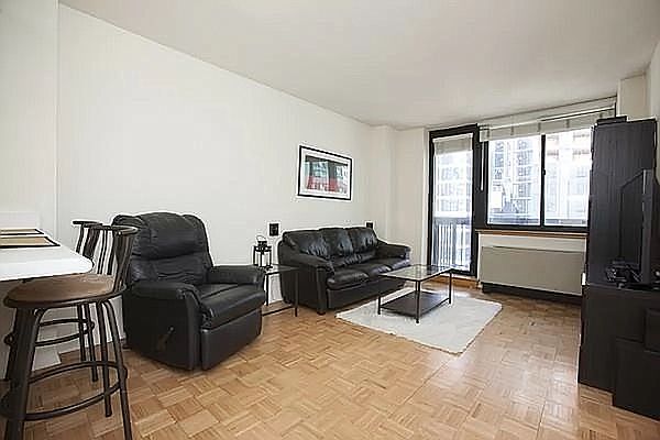 1st image of 250 E 40th St APT 16A