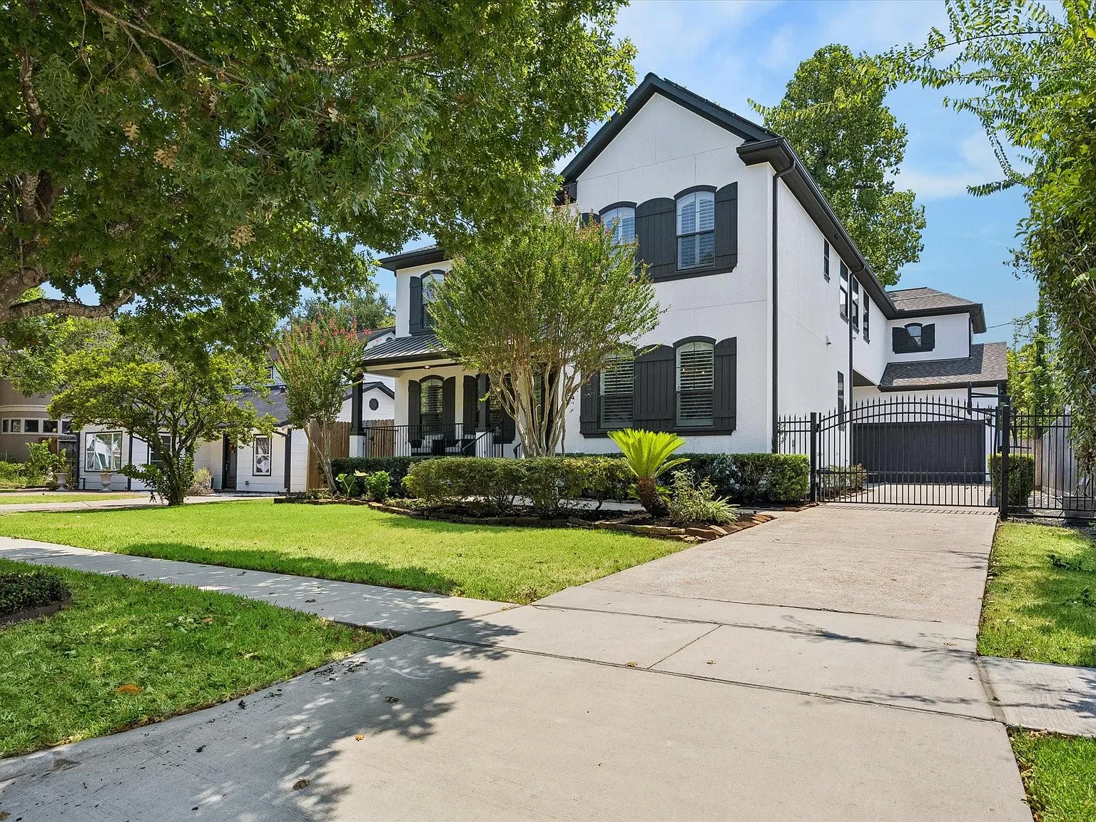 4 bed, 4.5 bath, 3909 sqft, $7,500 — Photo 2
