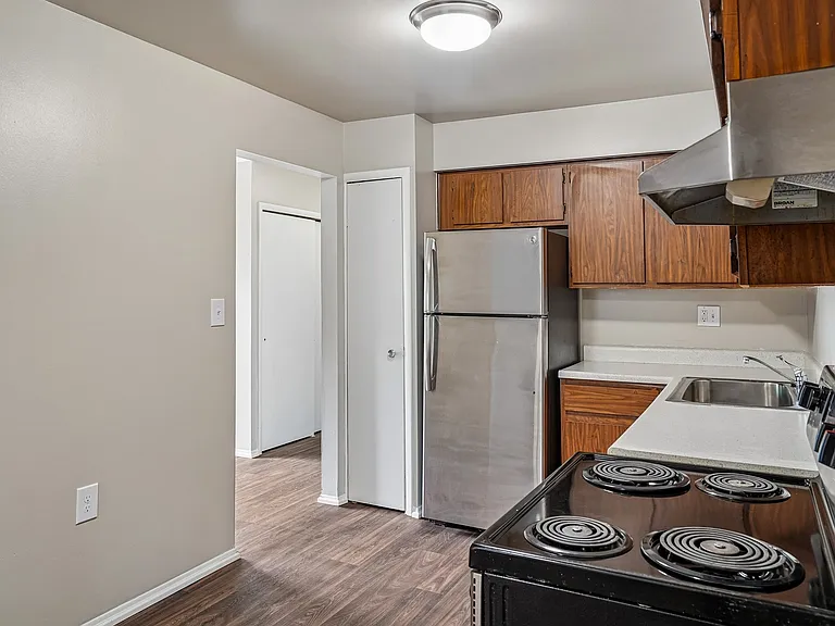 Regency Place Apartments — Photo 33