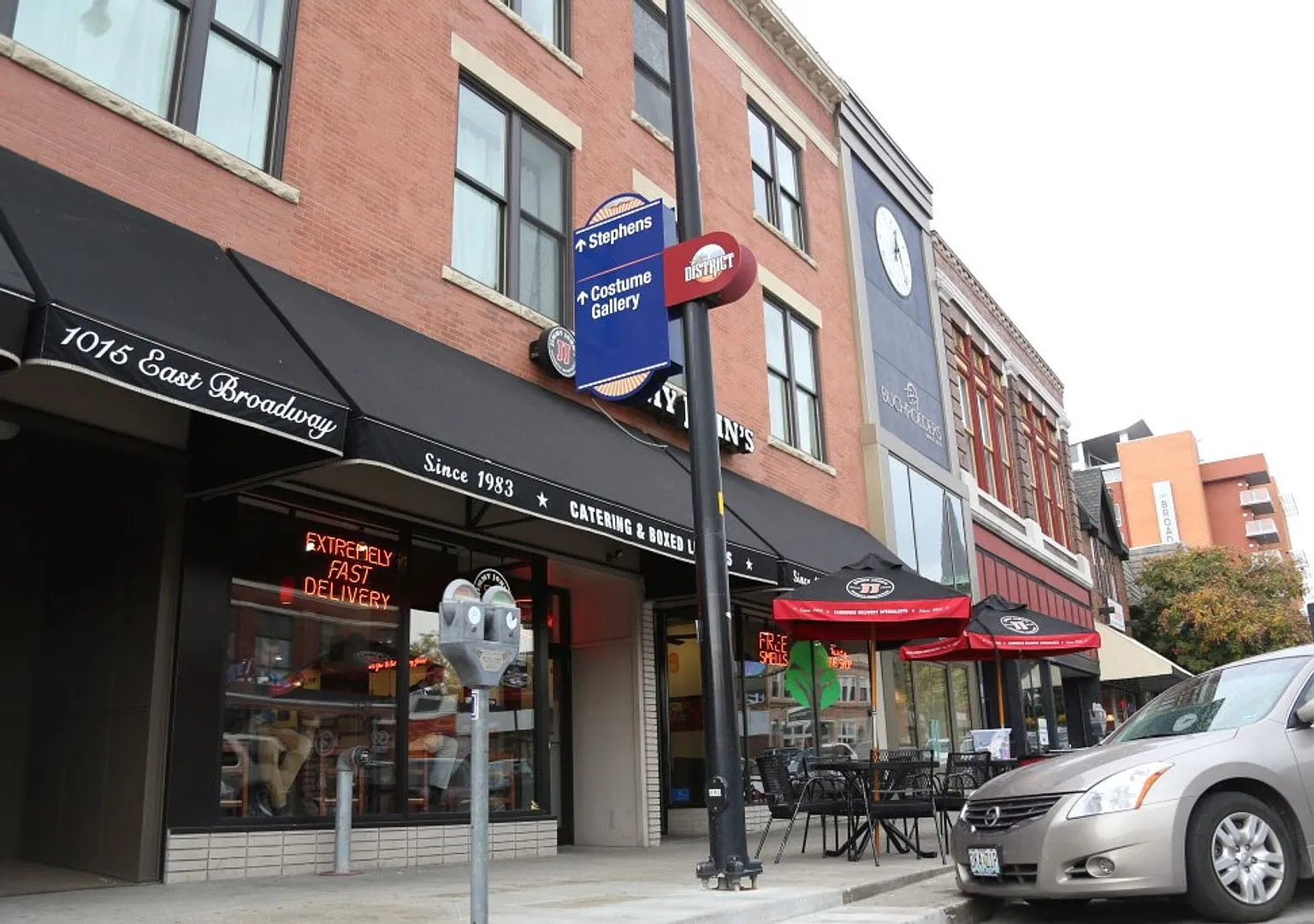 1015 E Broadway — Photo 2