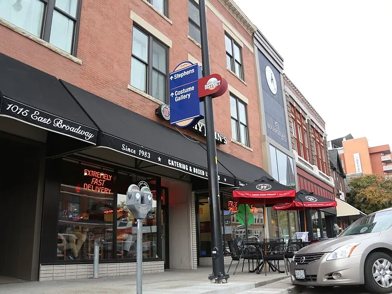 1015 E Broadway #203 — Photo 2