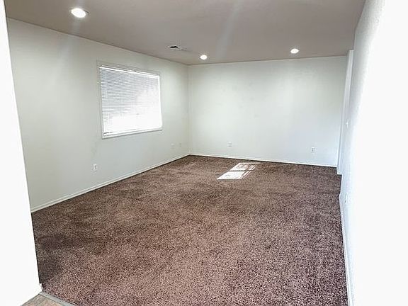 5th image of 1514 Hollyhock Dr #A-d