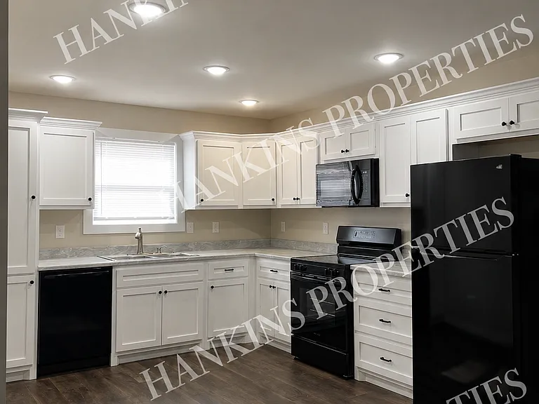 42 Hickory Hill Ln — Photo 2