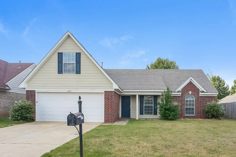 3 bed, 2.0 bath, 1626 sqft, $1,810 — Photo 1